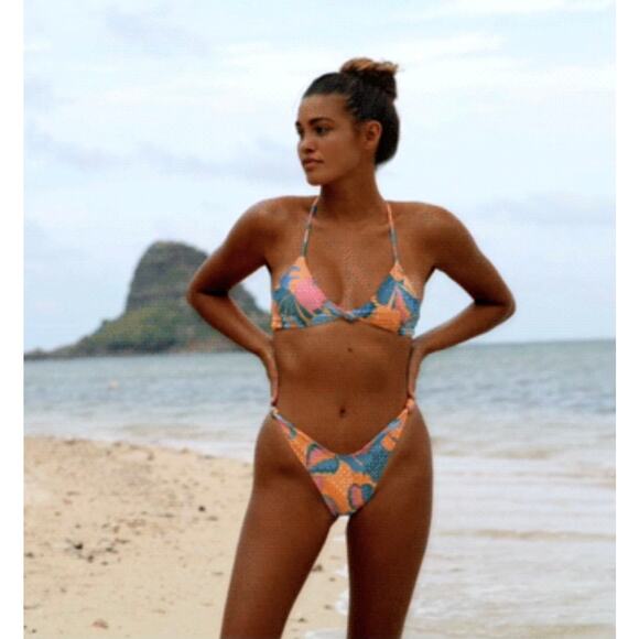 Skatie• ‘Suzanne’ Bikini Bottoms in BANZAI - Picture 11 of 14